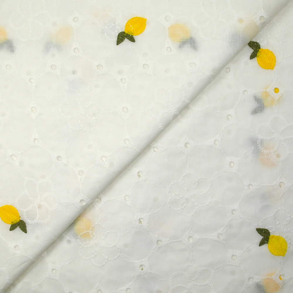 Broderie anglaise brodée citron fond blanc