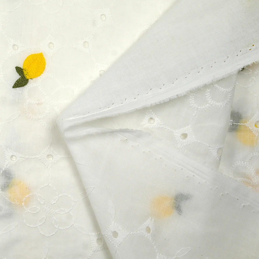 Broderie anglaise brodée citron fond blanc - Image 6