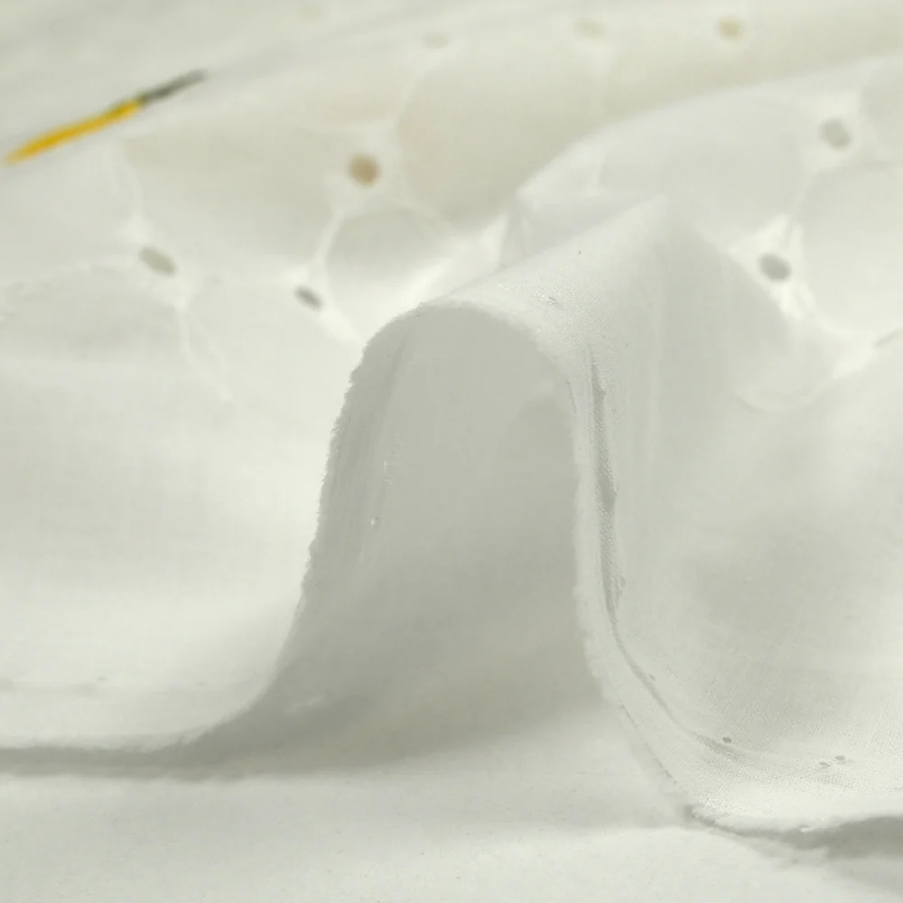 Broderie anglaise brodée citron fond blanc - Image 7