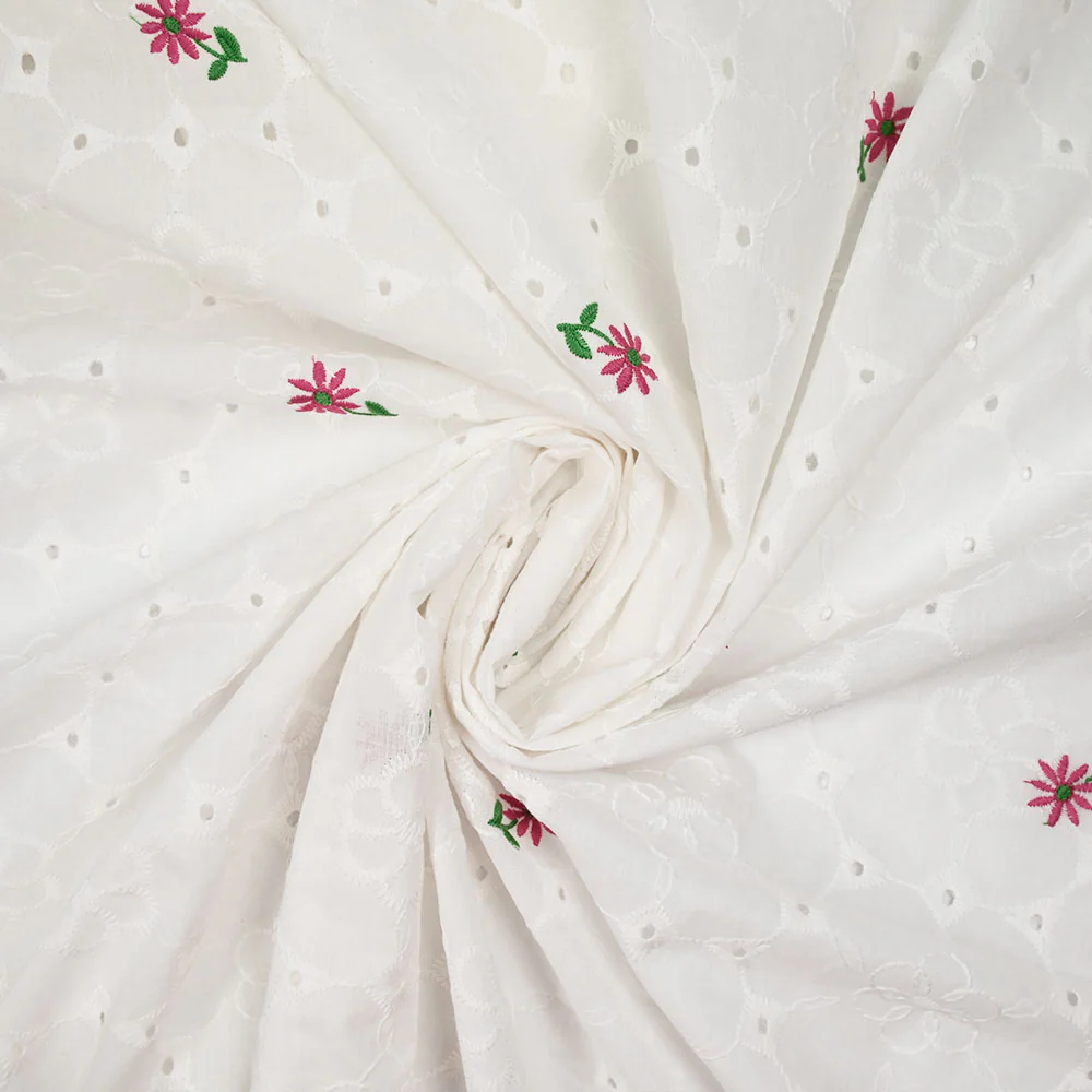 Broderie anglaise brodée fleurs roses fond blanc - Image 2