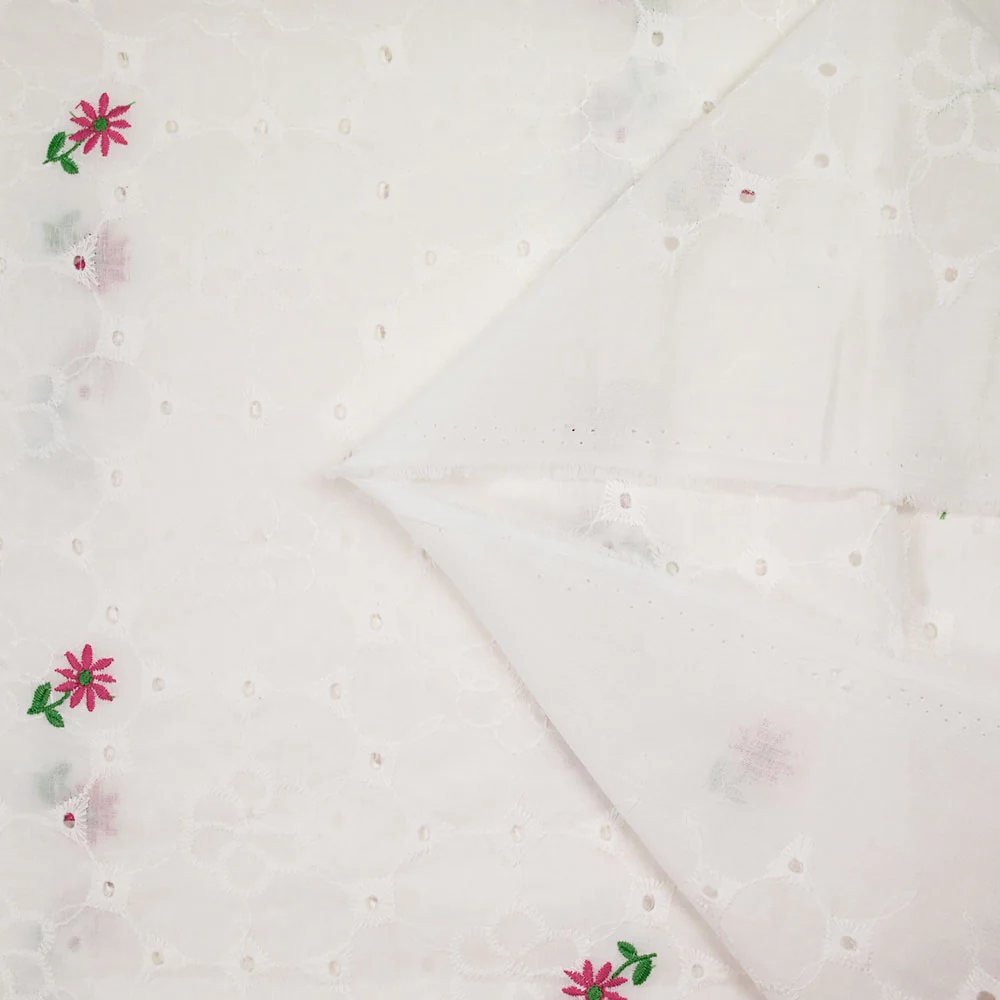 Broderie anglaise brodée fleurs roses fond blanc - Image 4