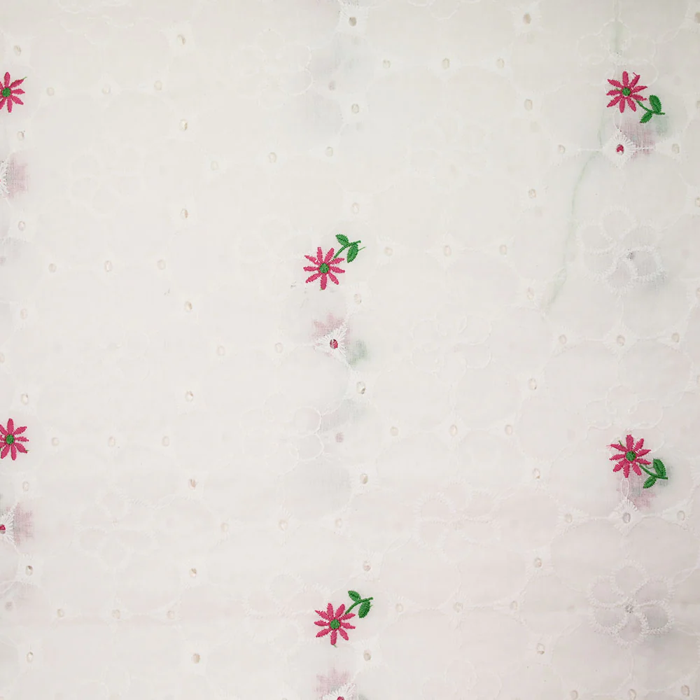Broderie anglaise brodée fleurs roses fond blanc - Image 5