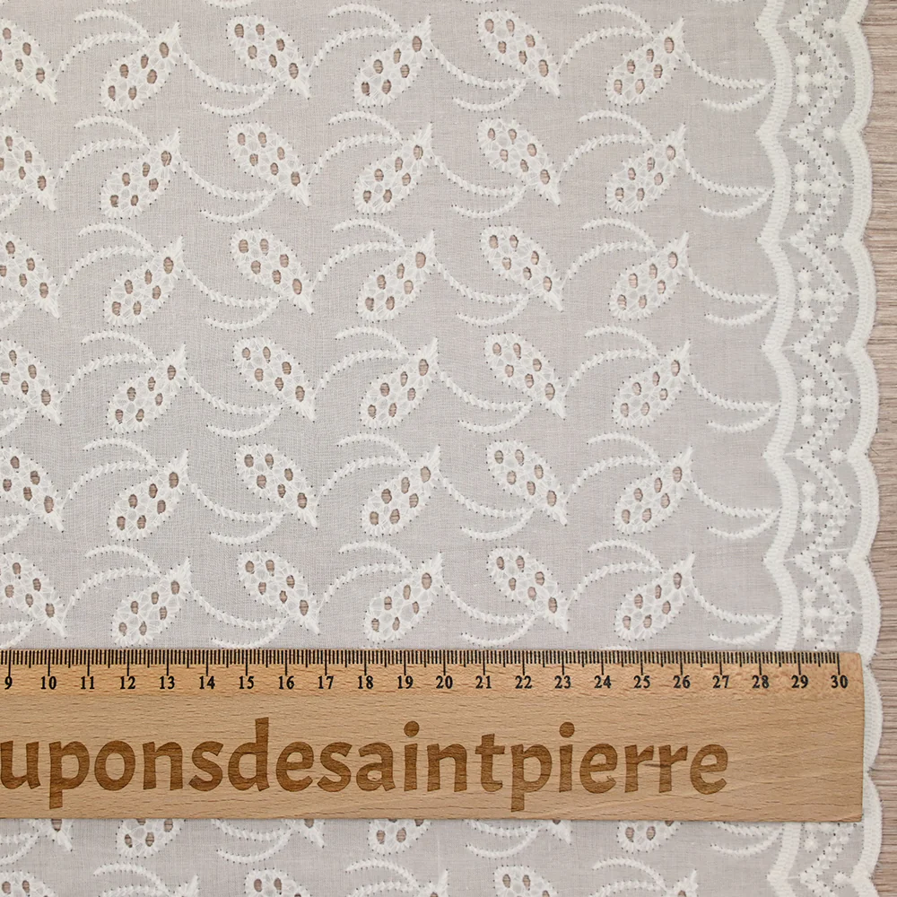 Broderie anglaise festonnée Adela fond blanc cassé - Image 4