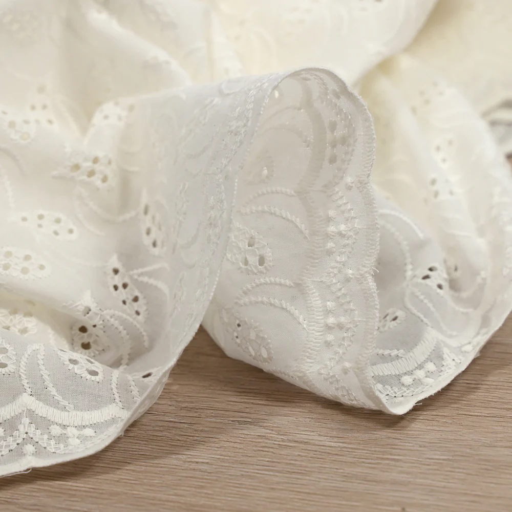 Broderie anglaise festonnée Adela fond blanc cassé - Image 5