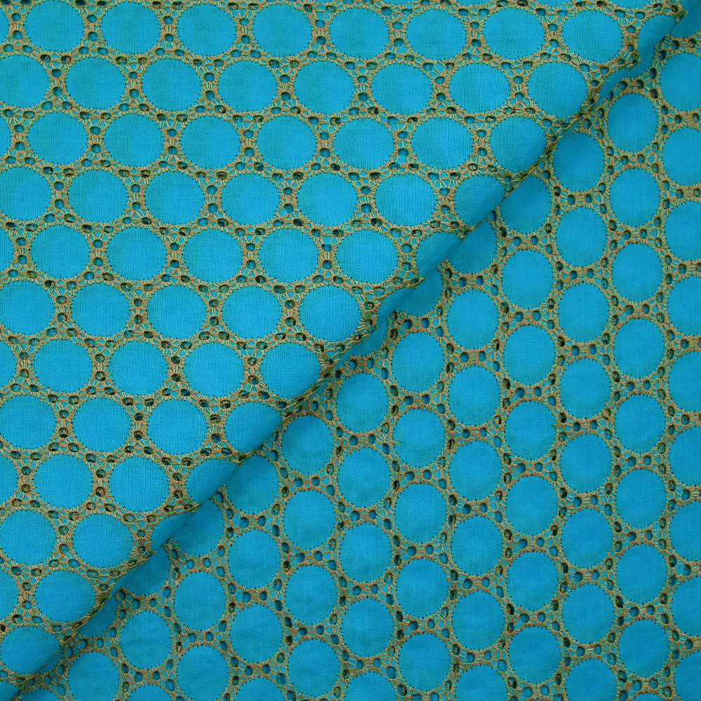 Broderie anglaise festonnée beige Aurélia fond bleu azur - Image 5