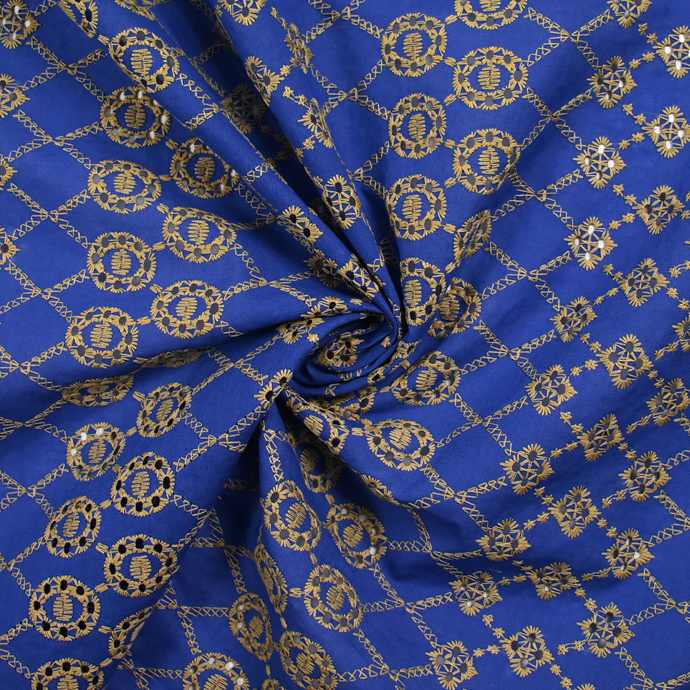 Broderie anglaise festonnée beige Clémence fond bleu roi - Image 2
