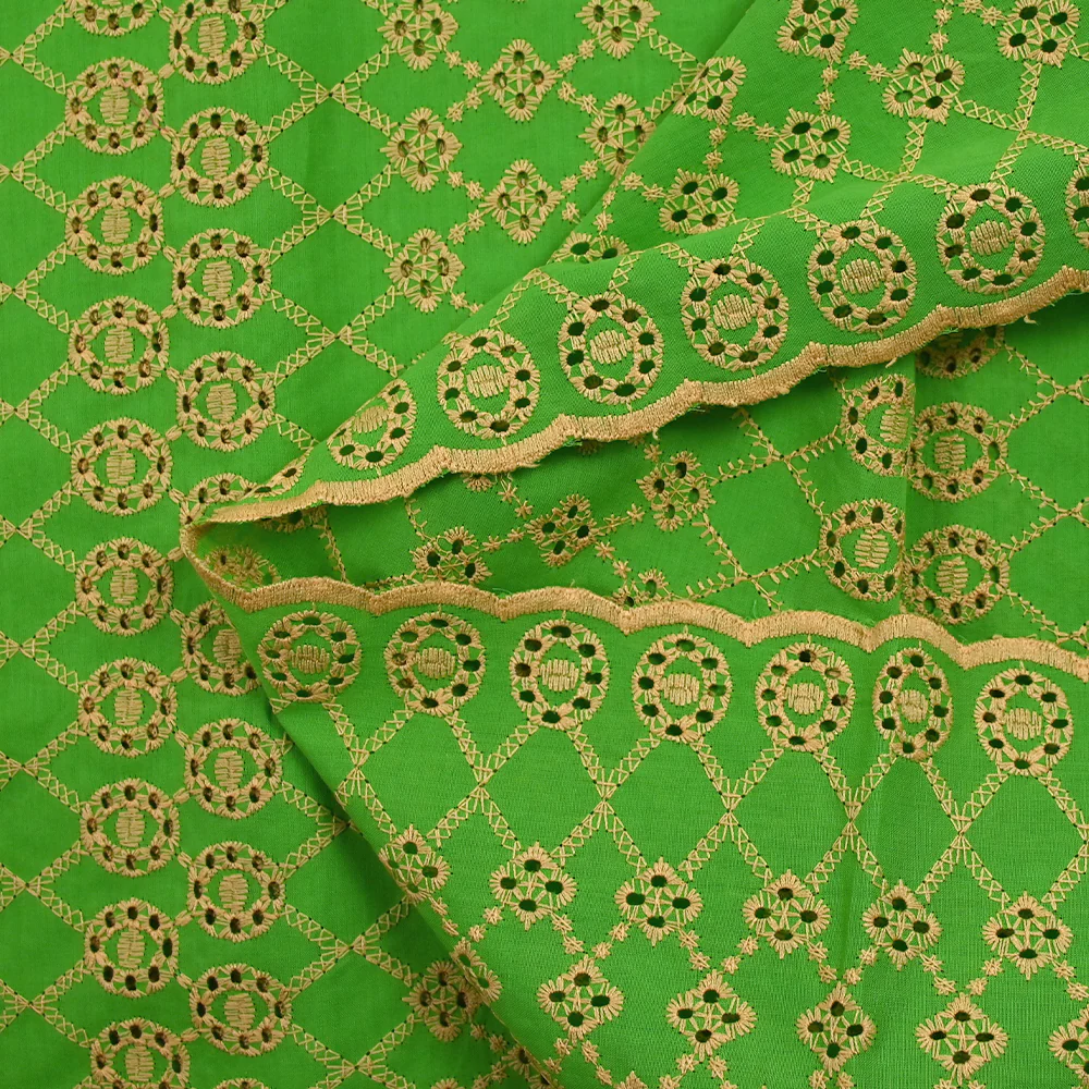 Broderie anglaise festonnée beige Clémence fond vert pomme - Image 6