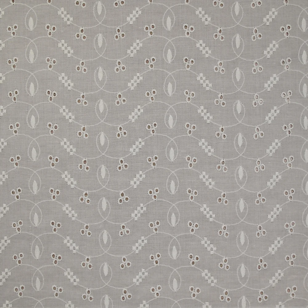 Broderie anglaise festonnée Greta fond blanc cassé