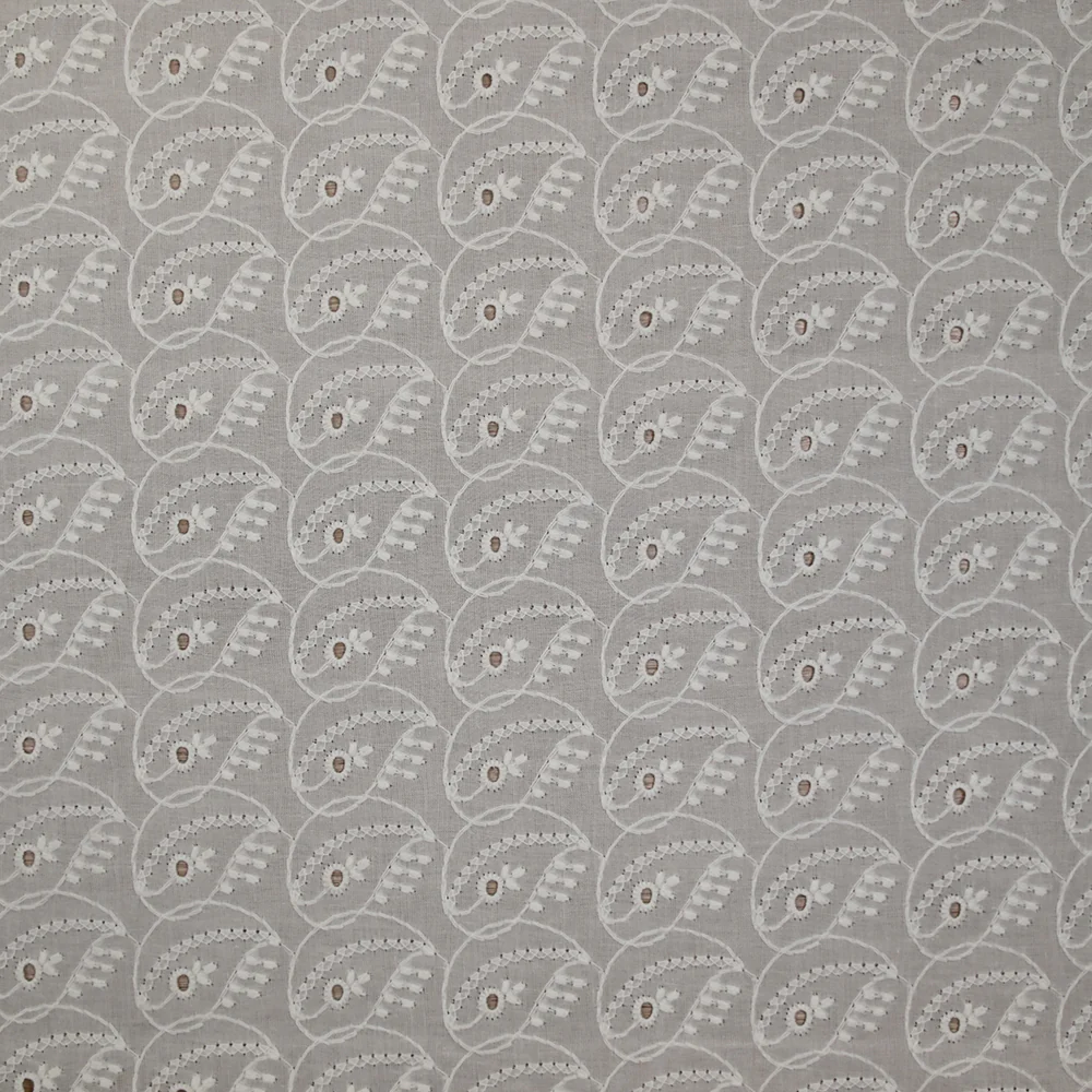 Broderie anglaise festonnée Palaos fond blanc cassé