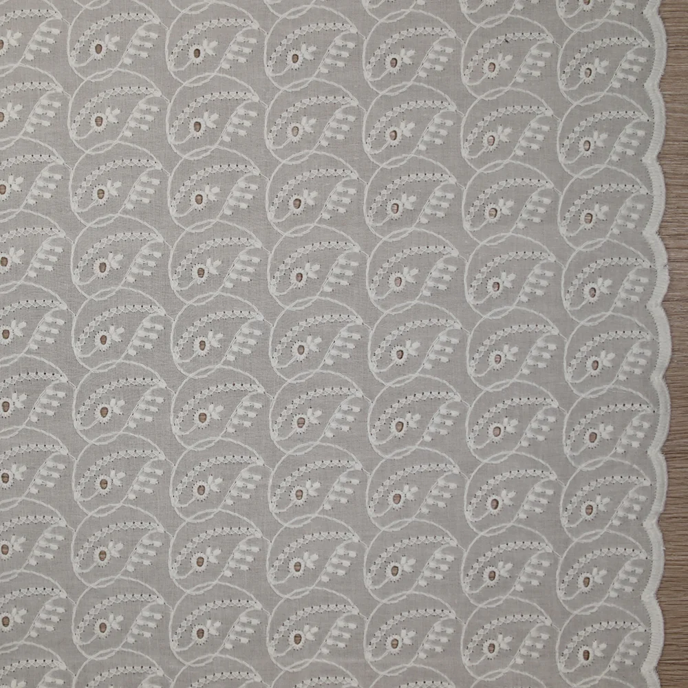 Broderie anglaise festonnée Palaos fond blanc cassé - Image 3
