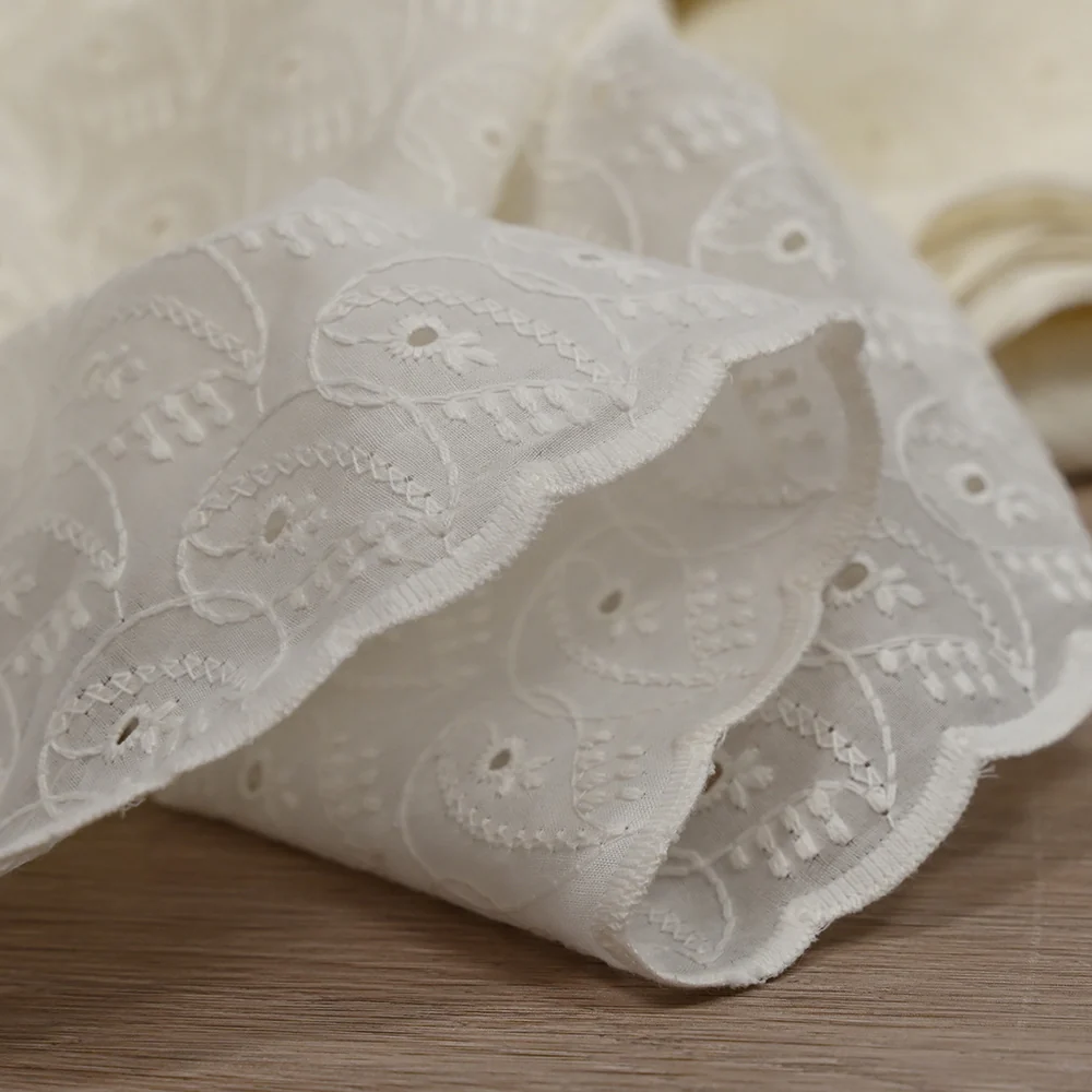 Broderie anglaise festonnée Palaos fond blanc cassé - Image 5
