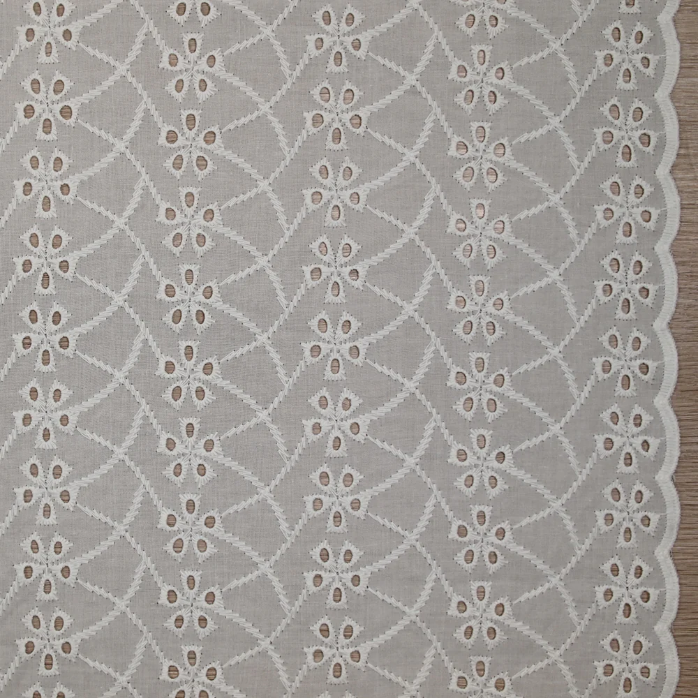 Broderie anglaise festonnée Tonga fond blanc cassé - Image 3