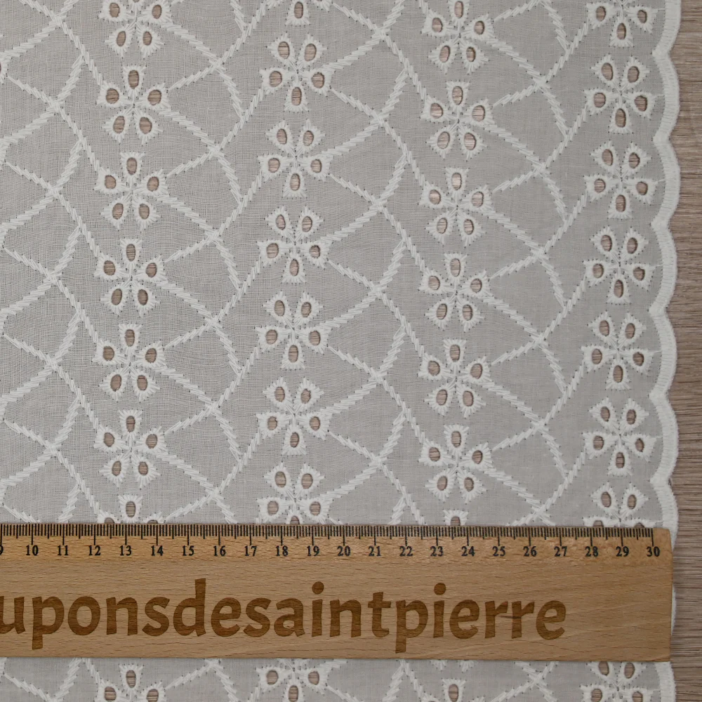 Broderie anglaise festonnée Tonga fond blanc cassé - Image 4