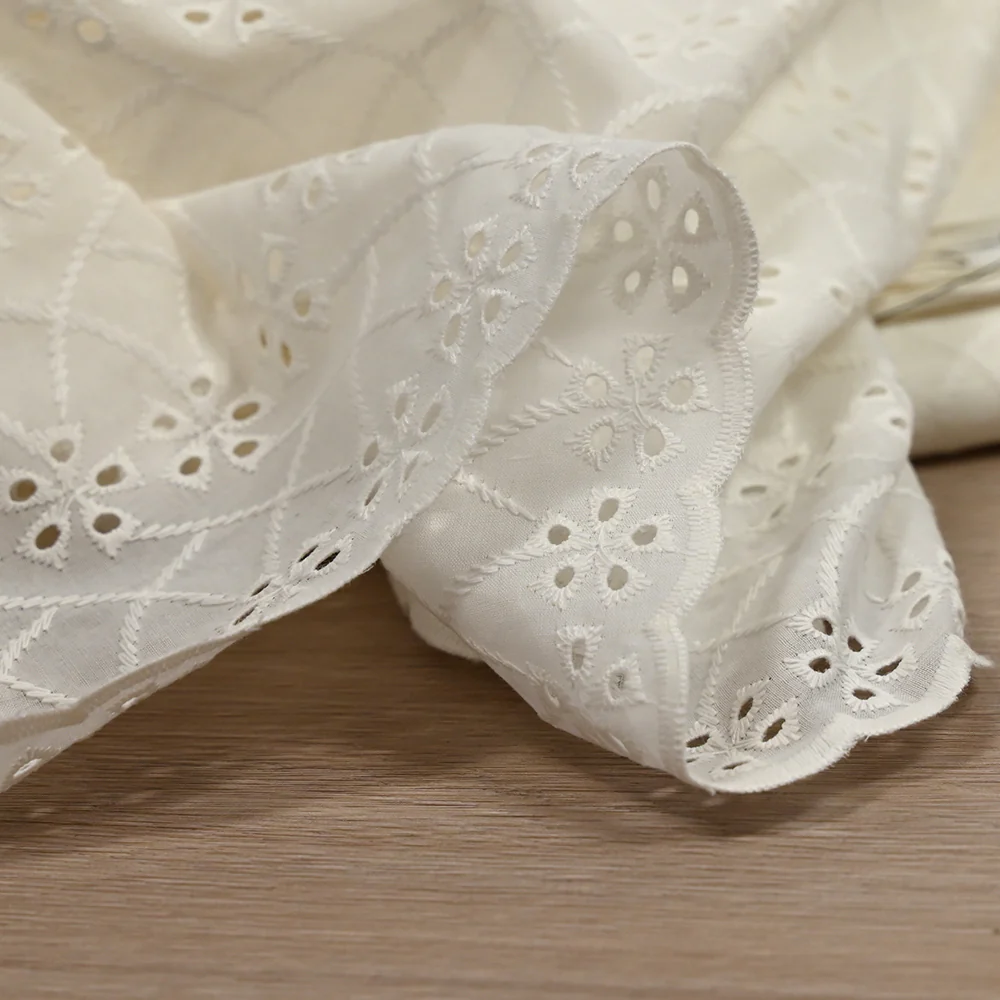 Broderie anglaise festonnée Tonga fond blanc cassé - Image 5