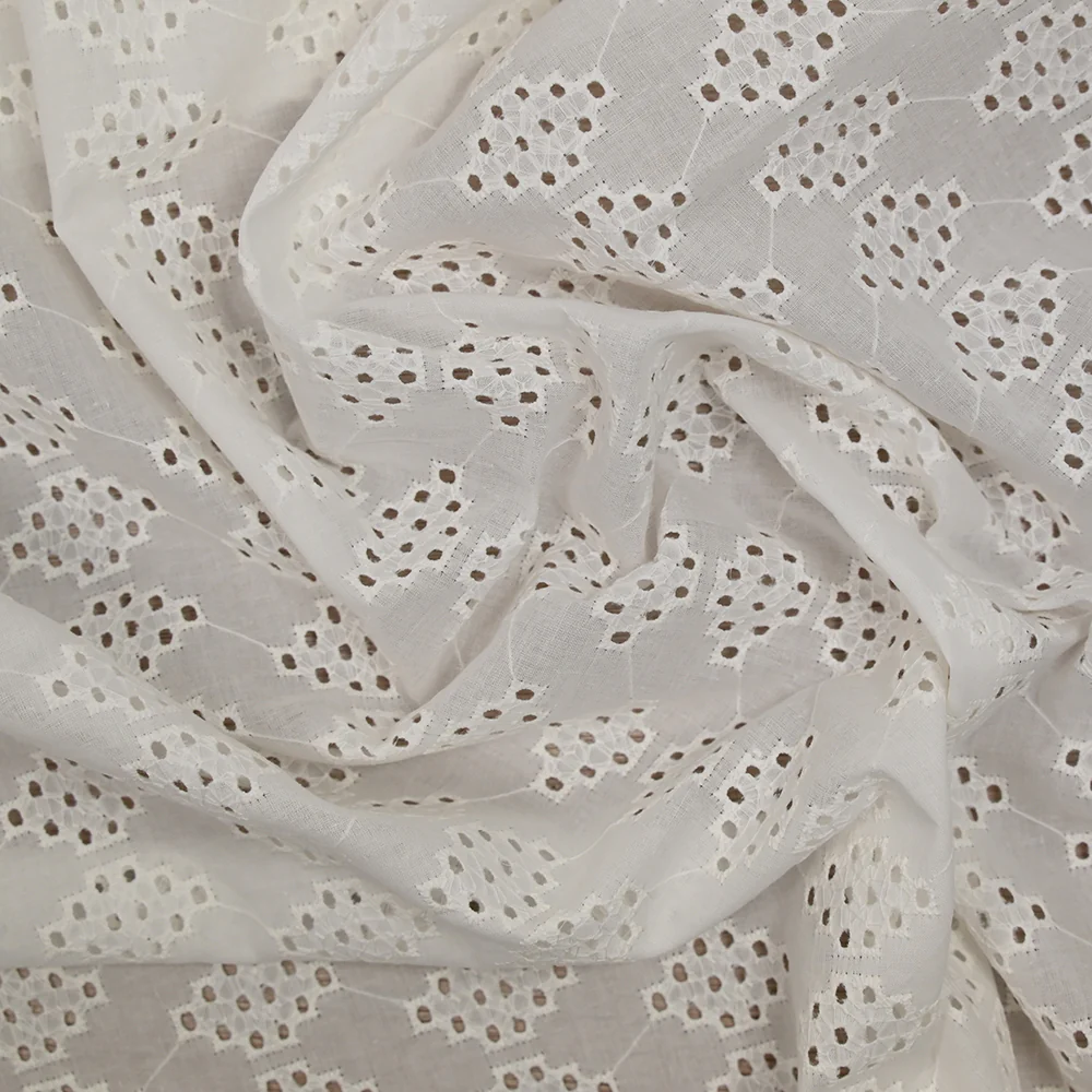 Broderie anglaise festonnée Zena fond blanc cassé - Image 2