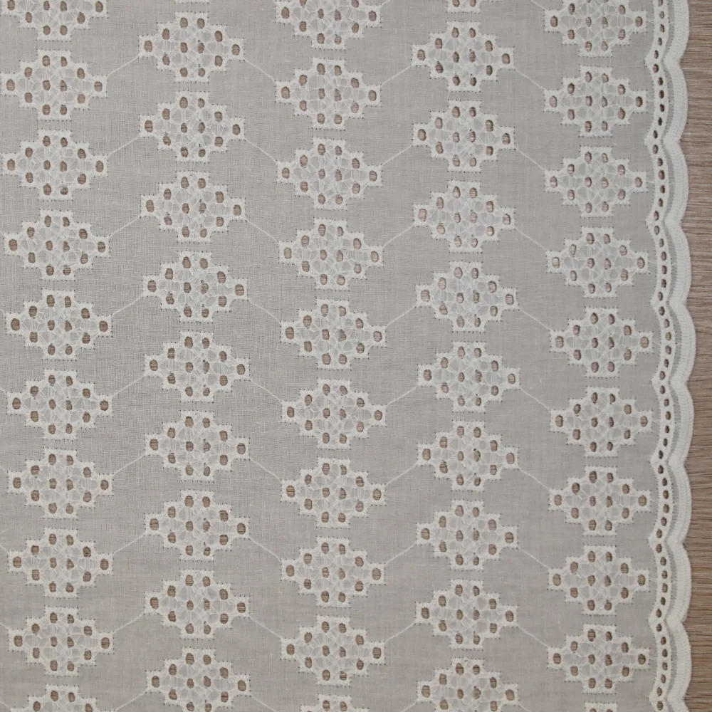 Broderie anglaise festonnée Zena fond blanc cassé - Image 3