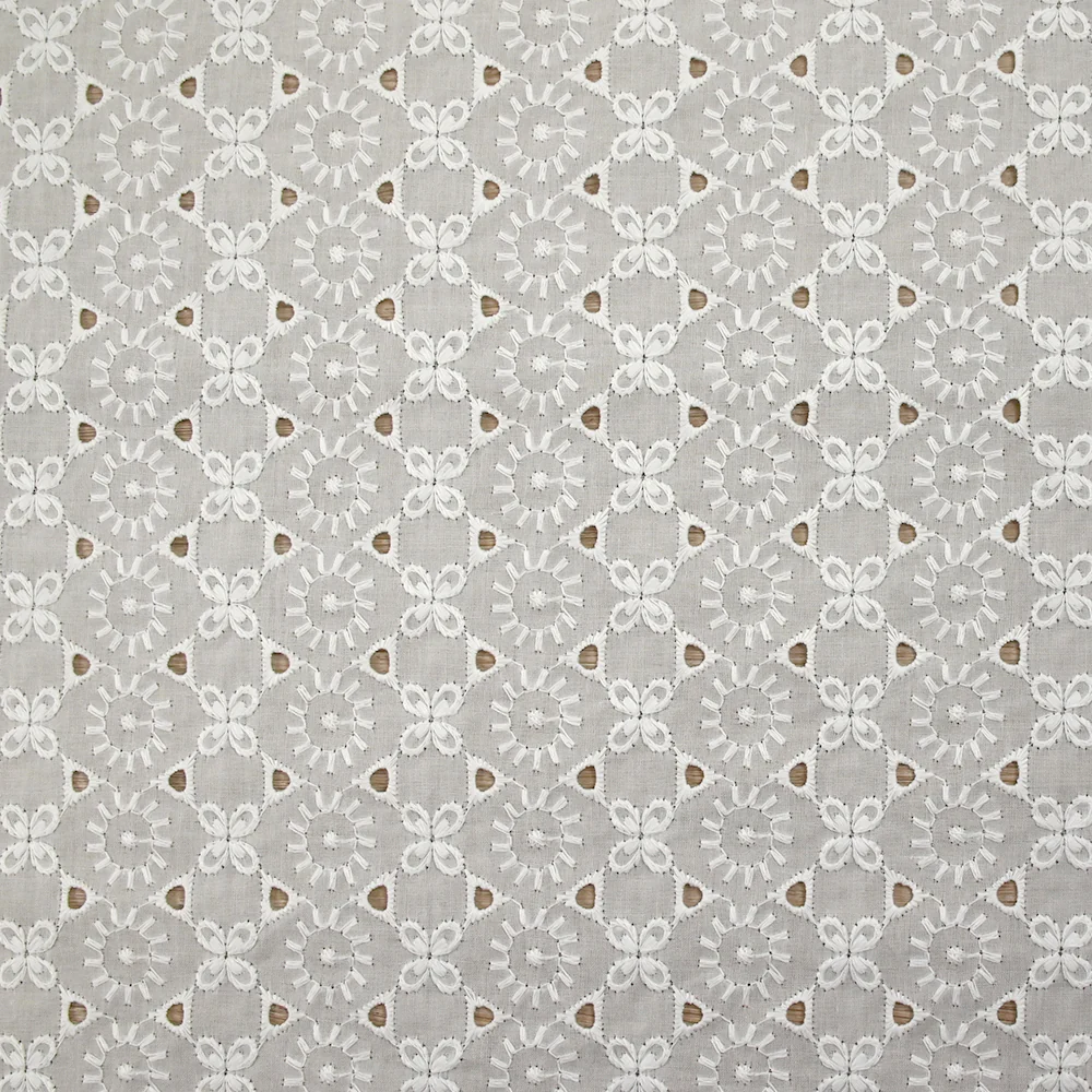 Broderie anglaise Ludmila blanc cassé