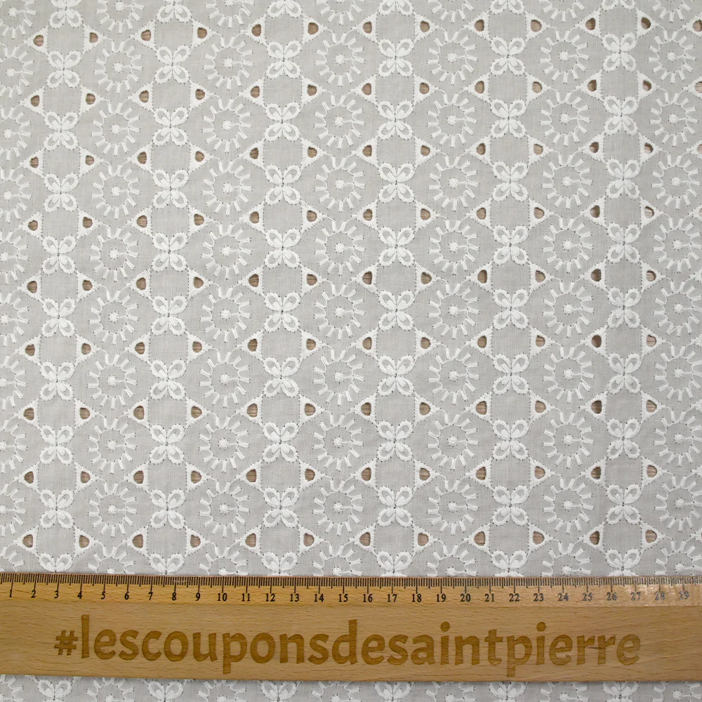 Broderie anglaise Ludmila blanc cassé - Image 3
