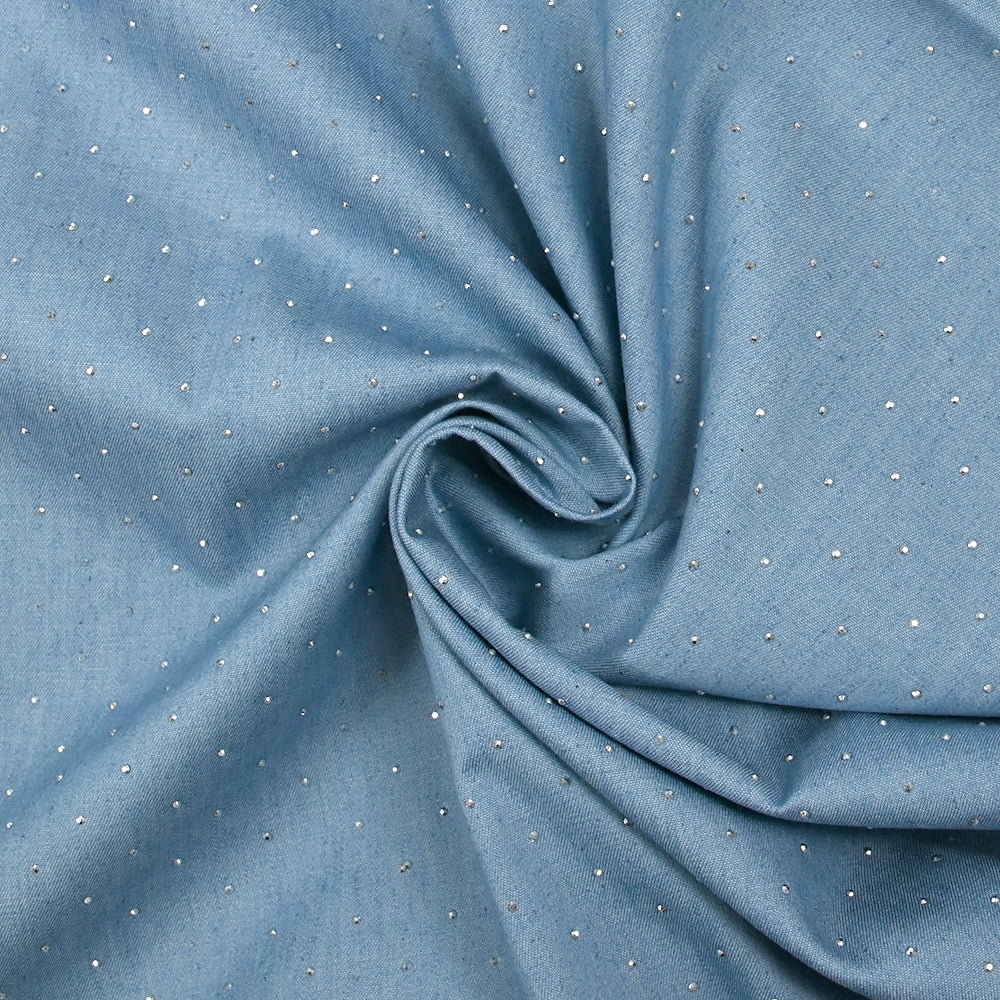 Chambray de coton orné de strass fond bleu ciel - Image 2