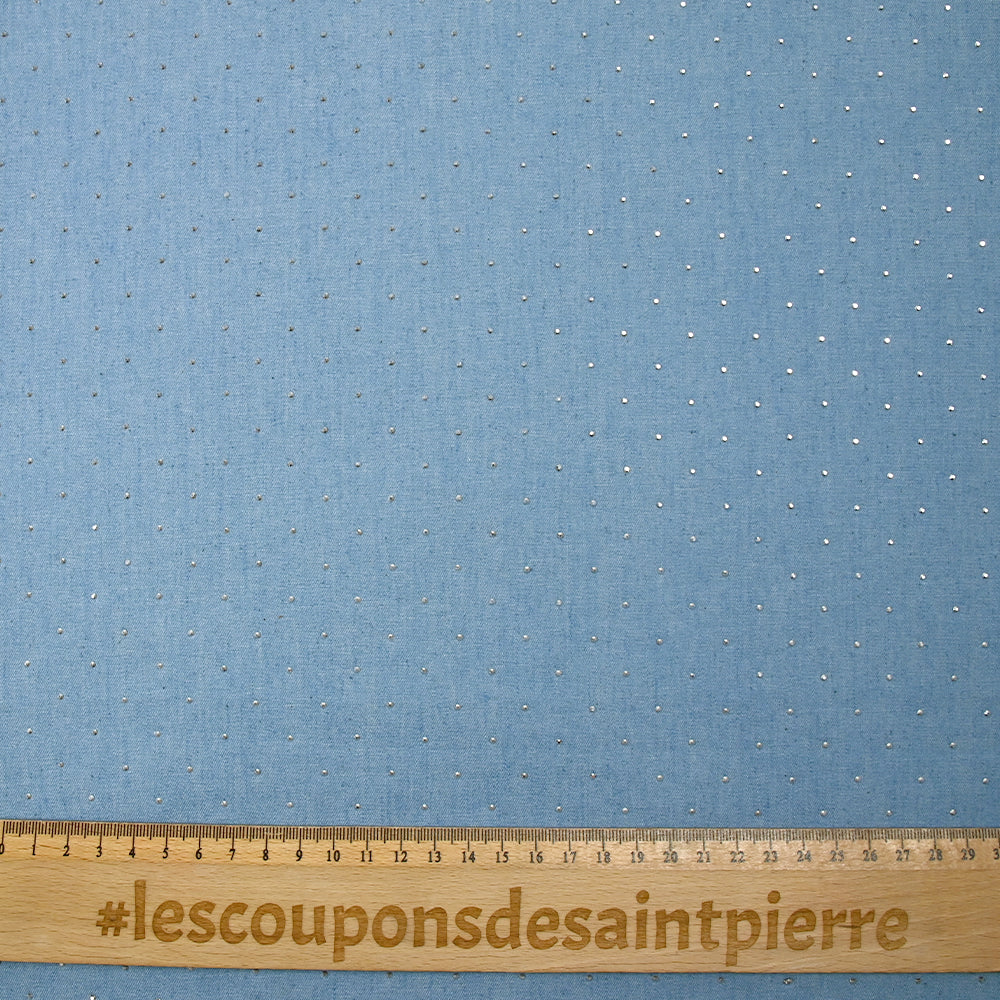 Chambray de coton orné de strass fond bleu ciel - Image 3