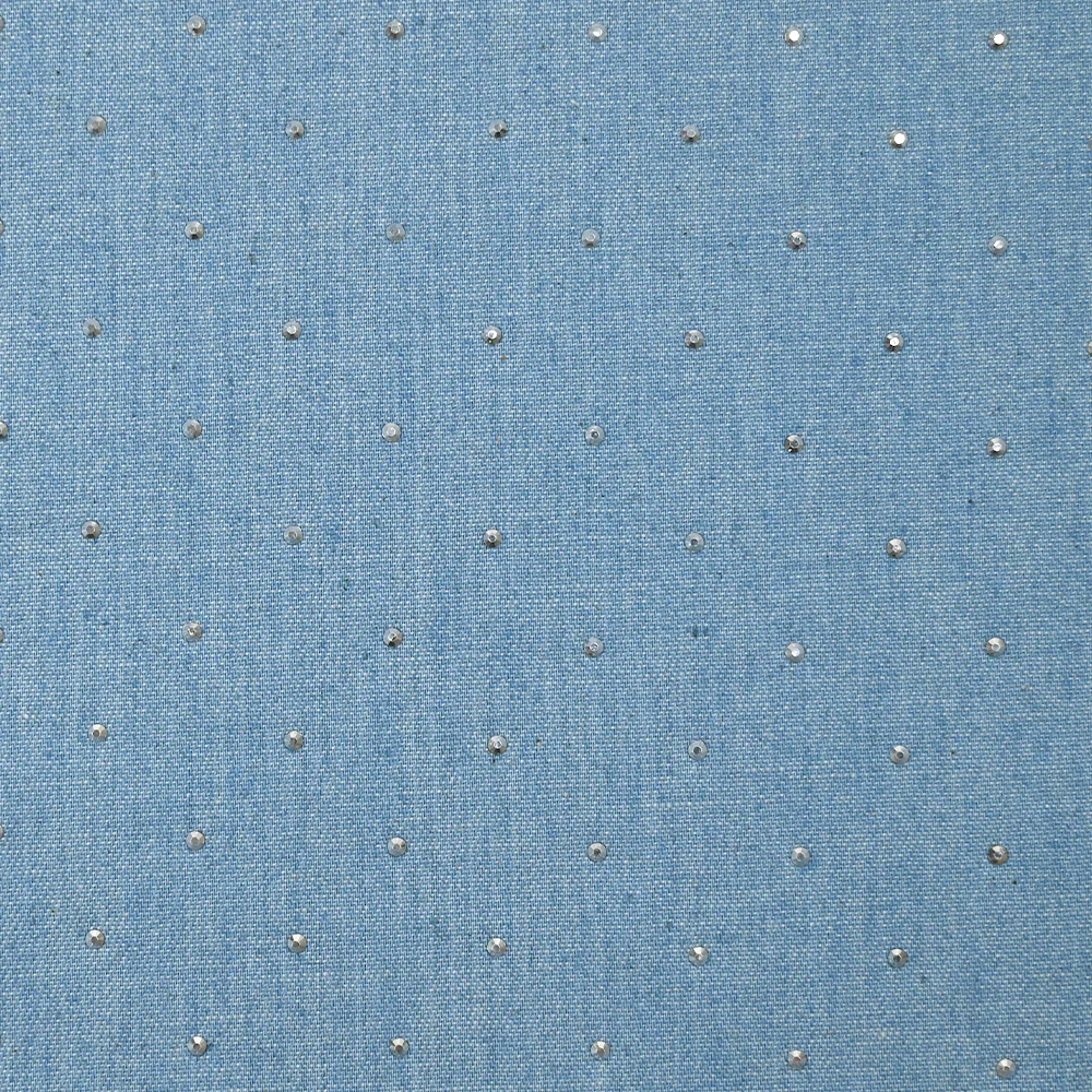 Chambray de coton orné de strass fond bleu ciel - Image 5