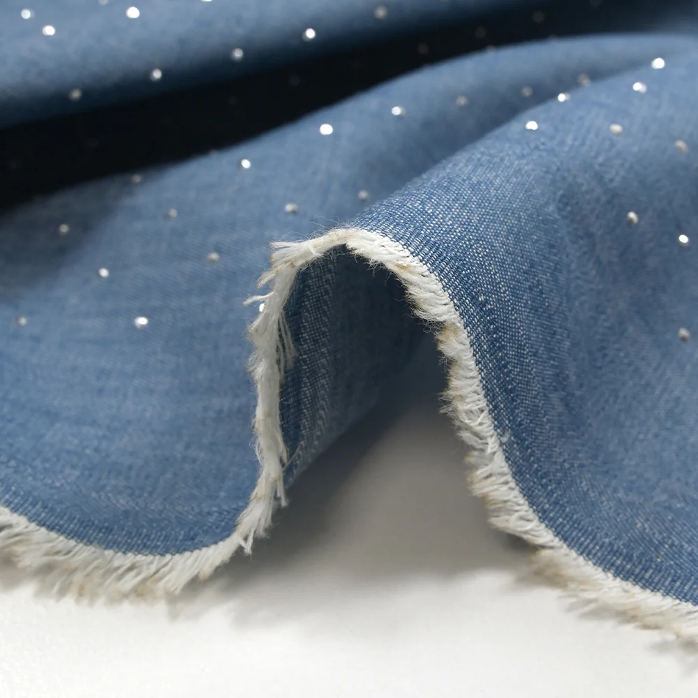Chambray de coton orné de strass fond bleu denim - Image 7