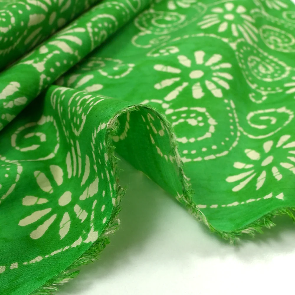 Coton batik imprimé Udaipur fond vert pomme - Image 6