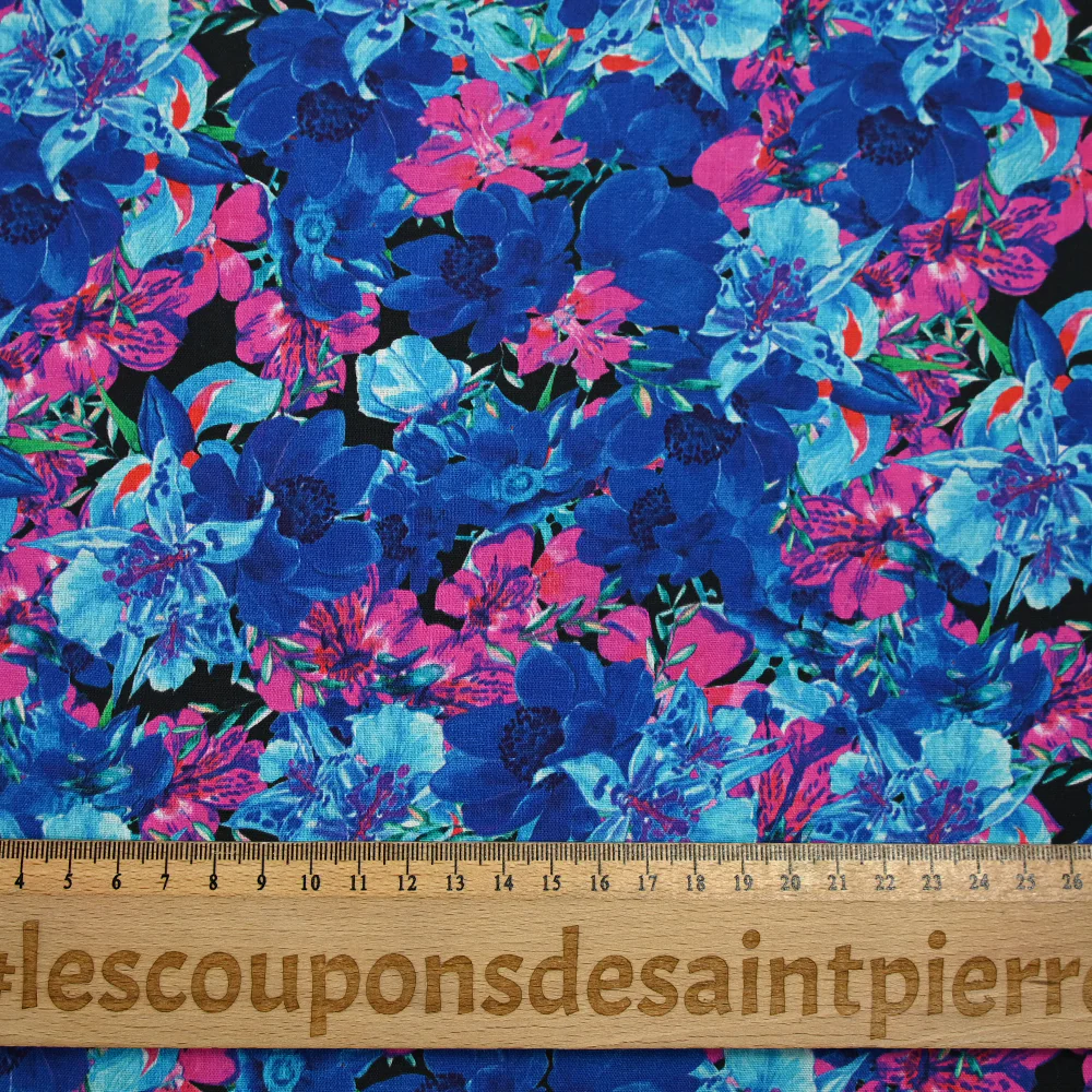 Coton imprimé bouquet flamboyant bleu fond noir - Image 3