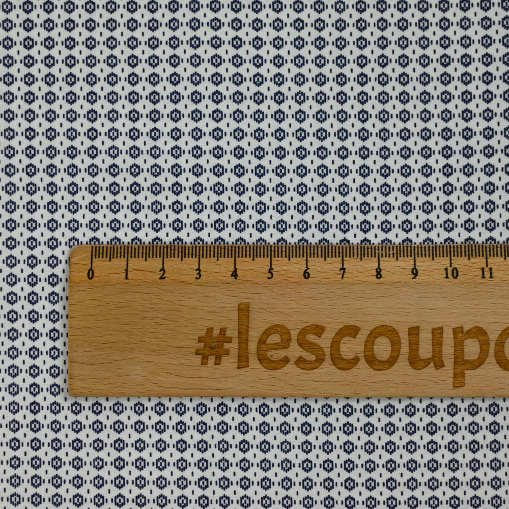 Coton imprimé capsule marine fond blanc - Image 3