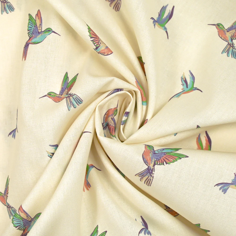 Coton imprimé envolée de colibris fond écru - Image 2