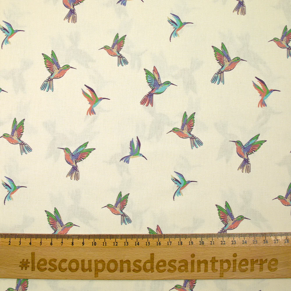 Coton imprimé envolée de colibris fond écru - Image 3