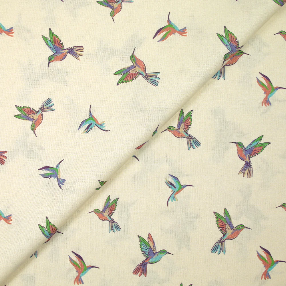 Coton imprimé envolée de colibris fond écru - Image 4