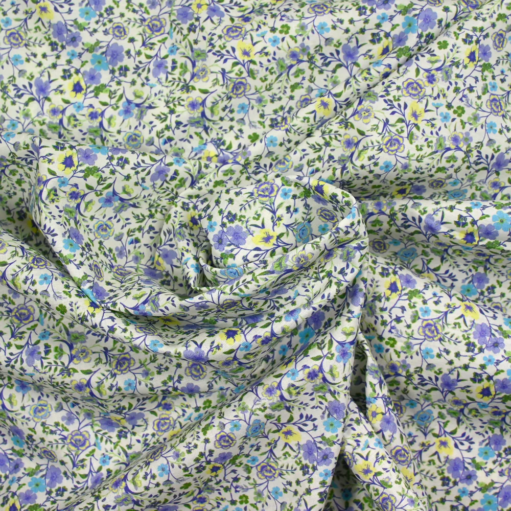 Coton imprimé Giorgia fleurs violet et bleu fond écru au mètre - Image 3
