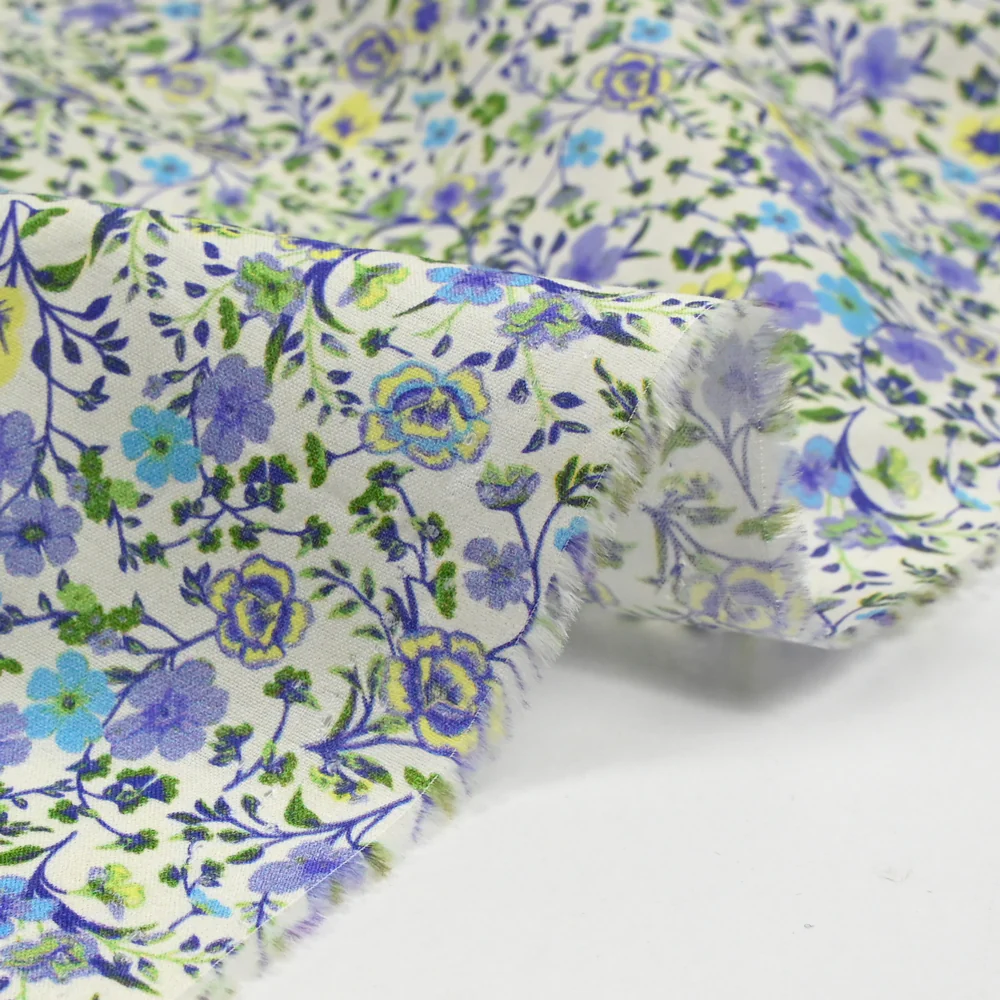 Coton imprimé Giorgia fleurs violet et bleu fond écru au mètre - Image 6