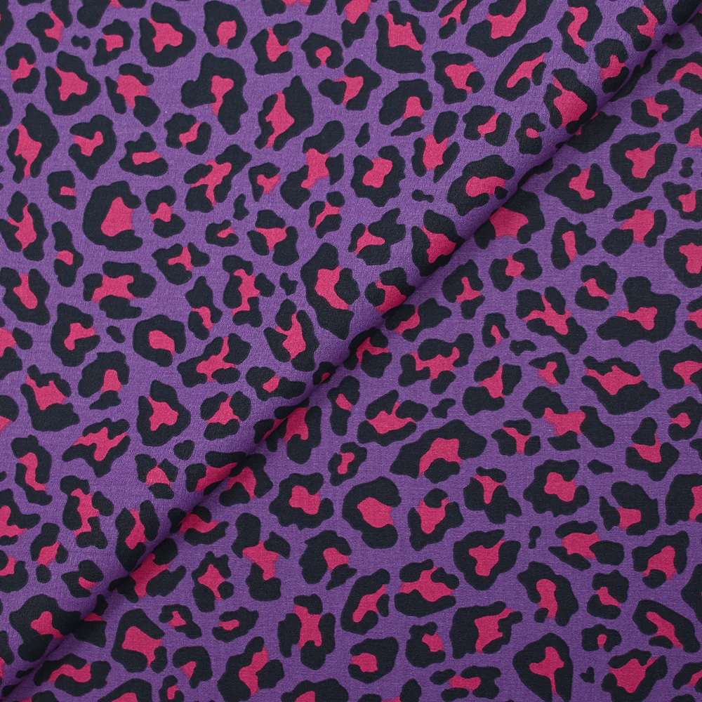 Coton imprimé léopard fuchsia fond violet - Image 4