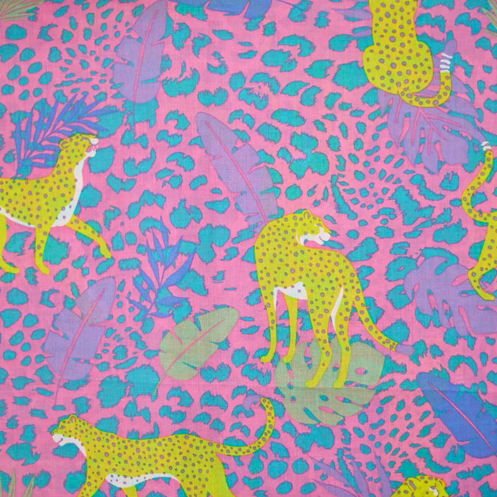 Coton imprimé léopard jaune fond jungle rose - Image 5