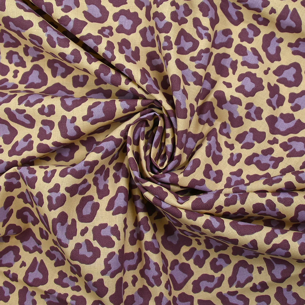 Coton imprimé léopard violet fond jaune beurre - Image 2