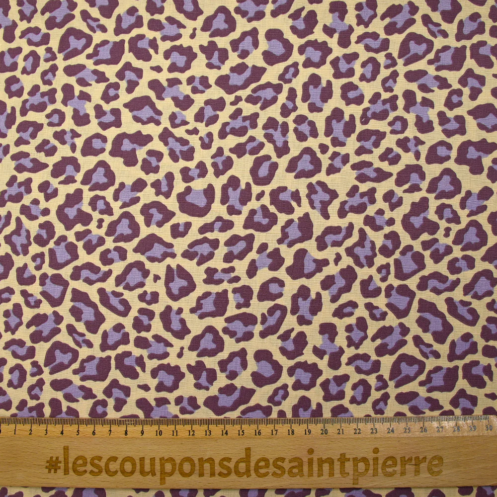 Coton imprimé léopard violet fond jaune beurre - Image 3