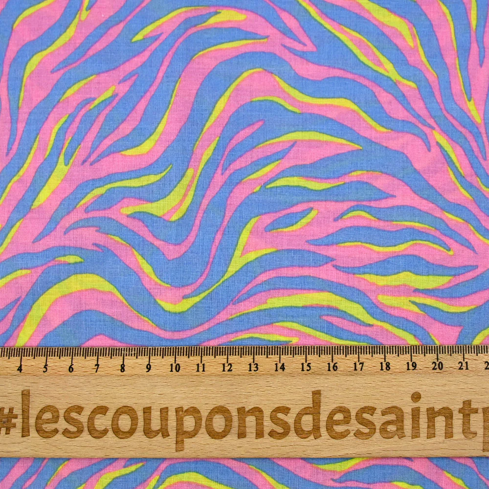 Coton imprimé zèbre jaune et bleu fond rose - Image 3