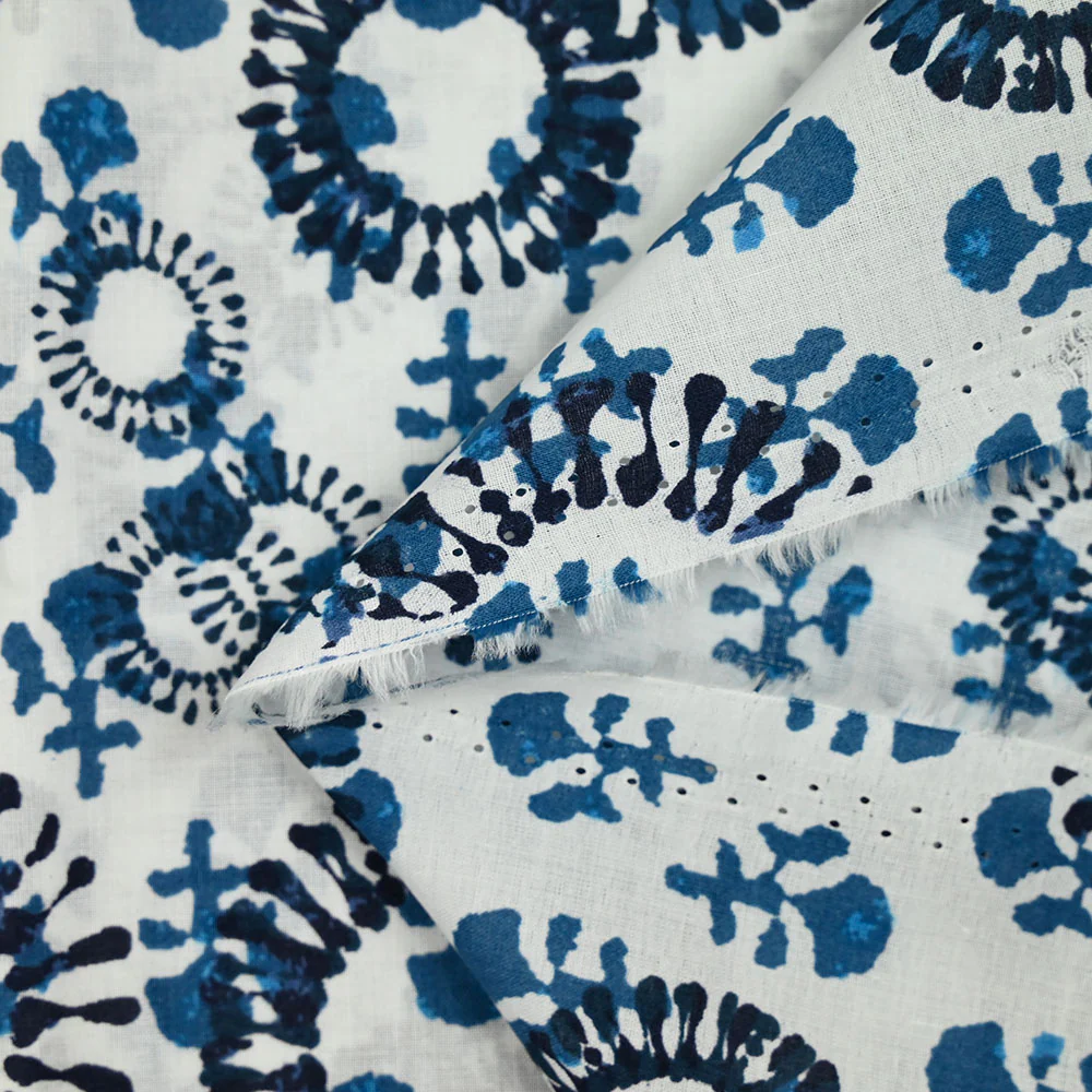 Coton indien imprimé empreintes bleu marine et pétrole fond blanc - Image 5