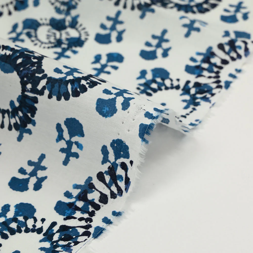 Coton indien imprimé empreintes bleu marine et pétrole fond blanc - Image 6