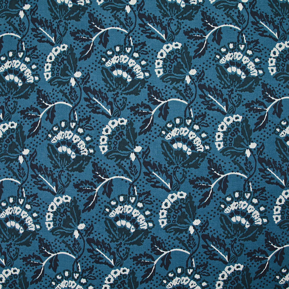 Coton indien imprimé fleur blanche et pétrole fond bleu denim