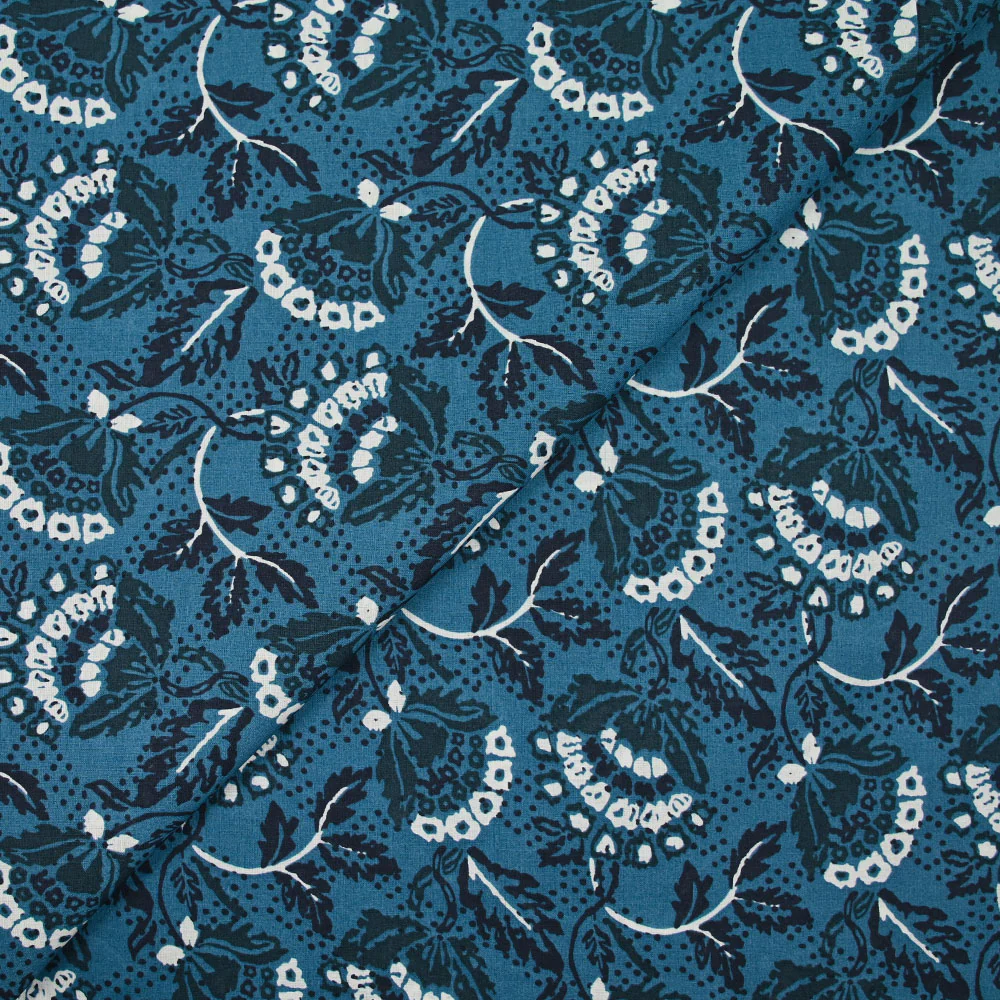 Coton indien imprimé fleur blanche et pétrole fond bleu denim - Image 4