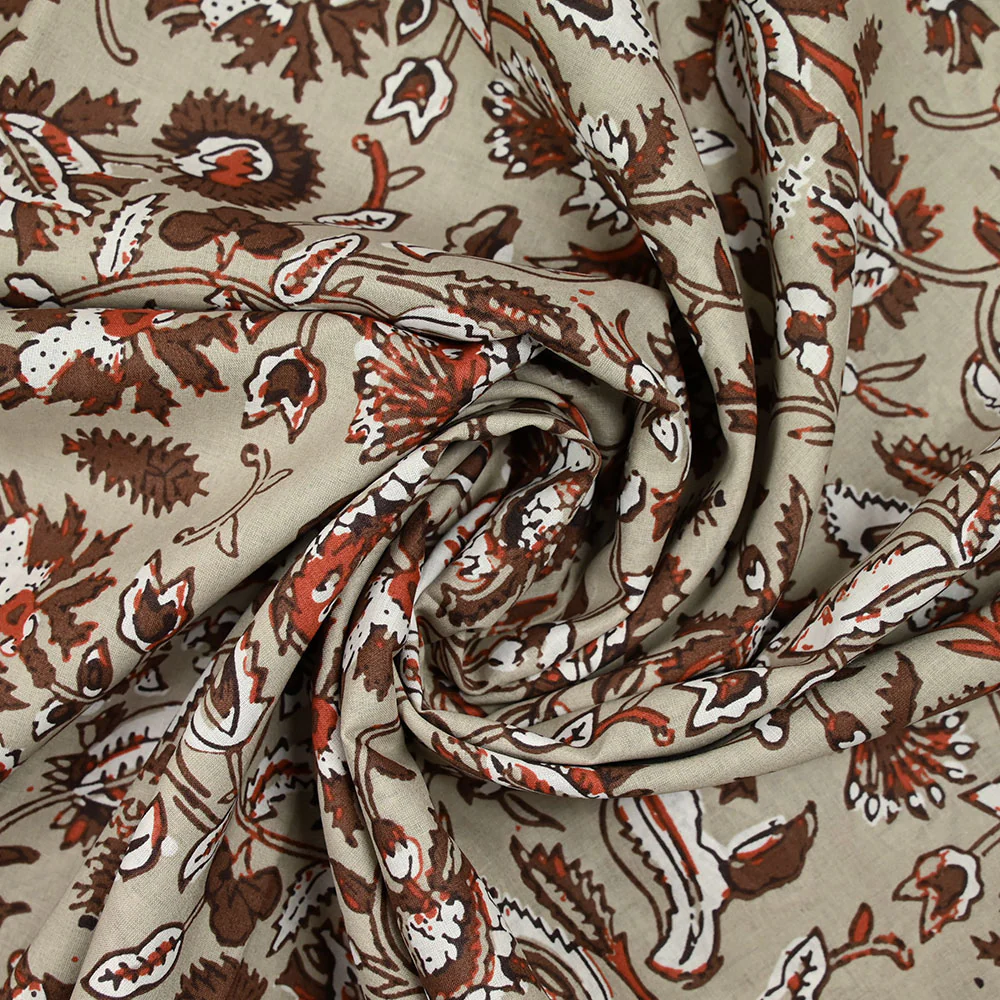 Coton indien imprimé fleur marron et brique fond taupe - Image 2