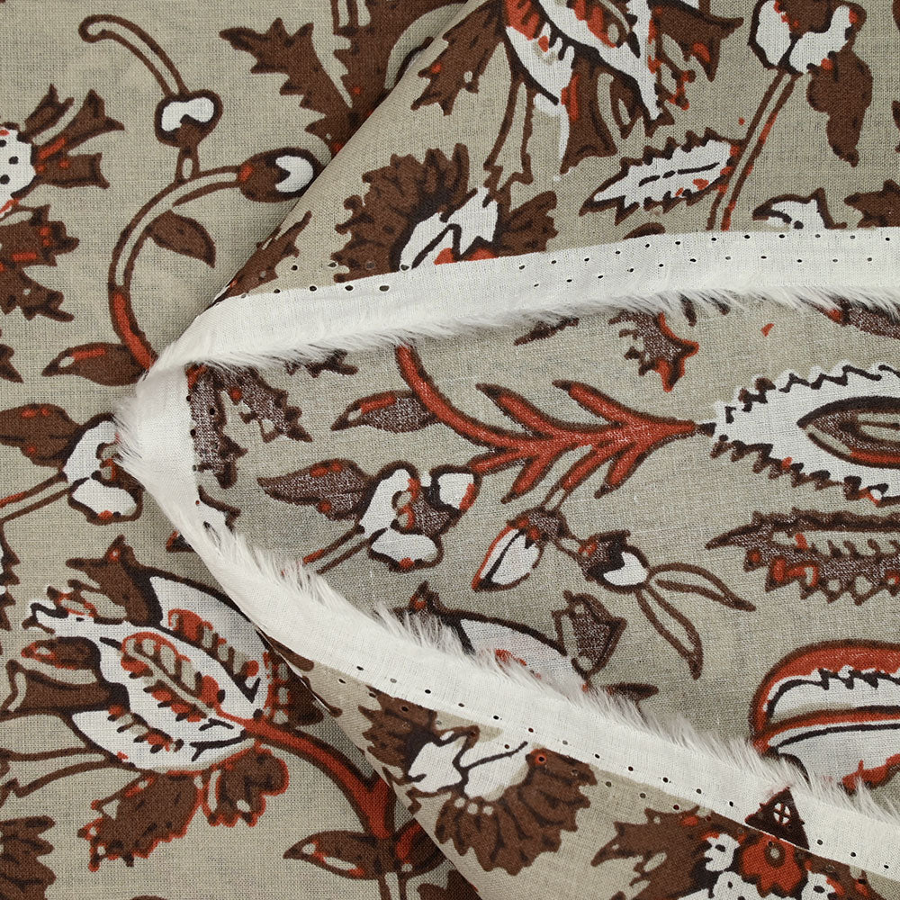 Coton indien imprimé fleur marron et brique fond taupe - Image 5