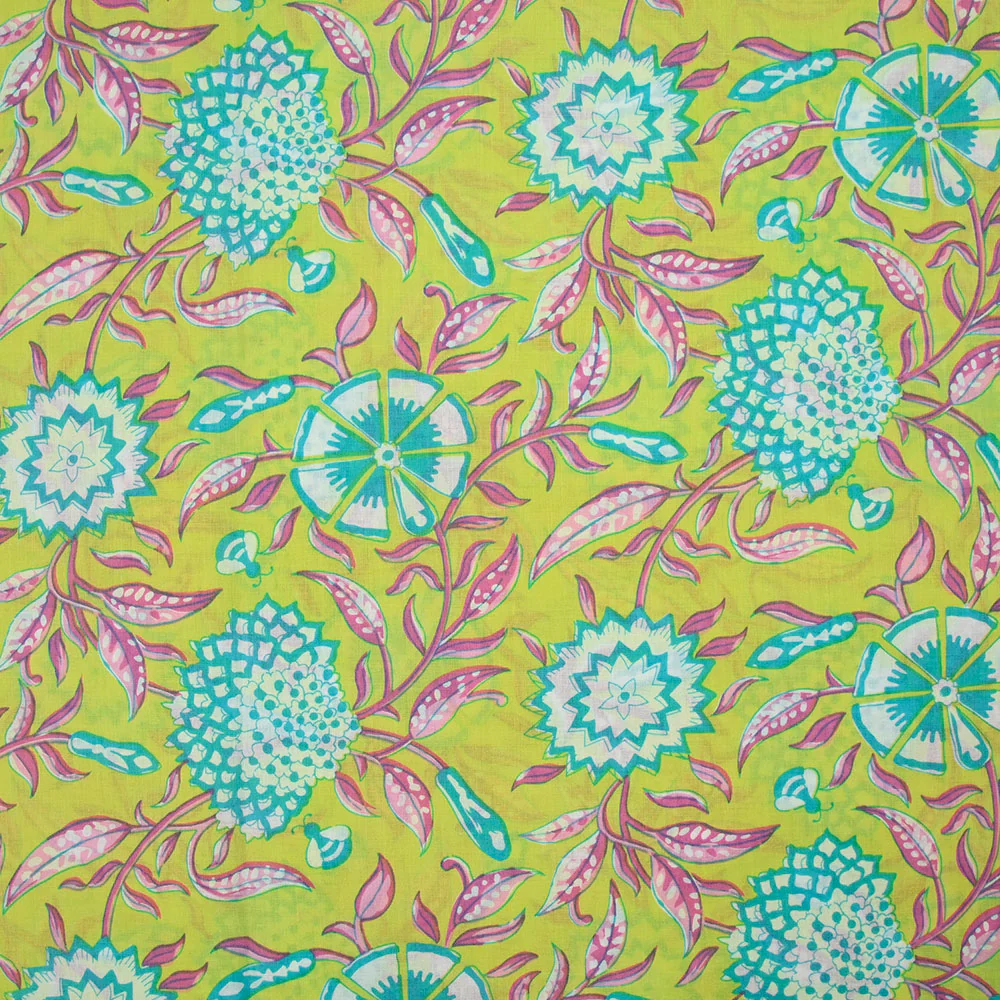 Coton indien imprimé fleurs de porcelaine turquoise fond vert anis