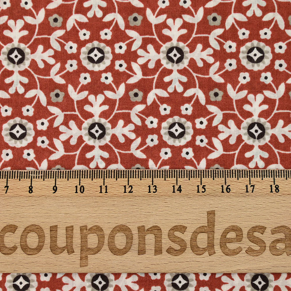 Coton indien imprimé mosaïque fleurie blanche fond brique - Image 3