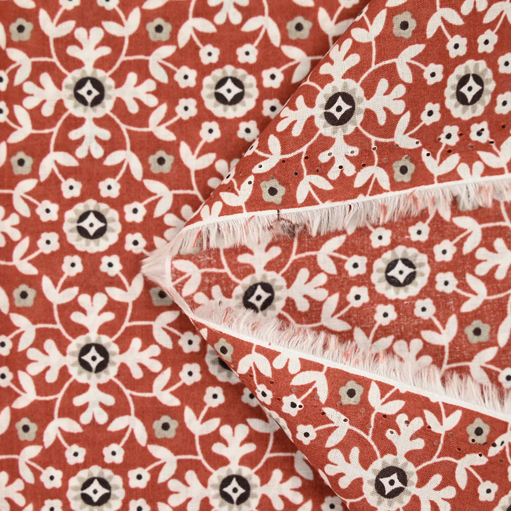 Coton indien imprimé mosaïque fleurie blanche fond brique - Image 5