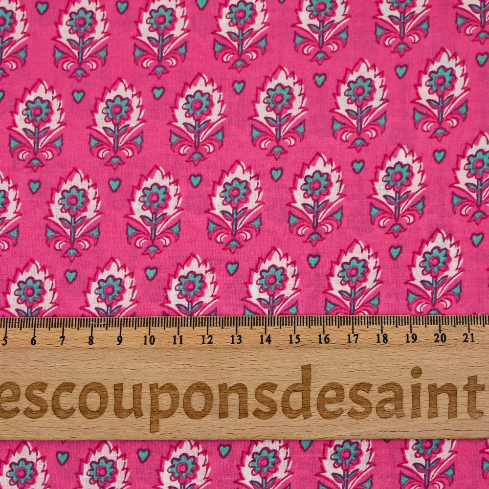 Coton indien imprimé Sati turquoise et blanc fond rose - Image 3