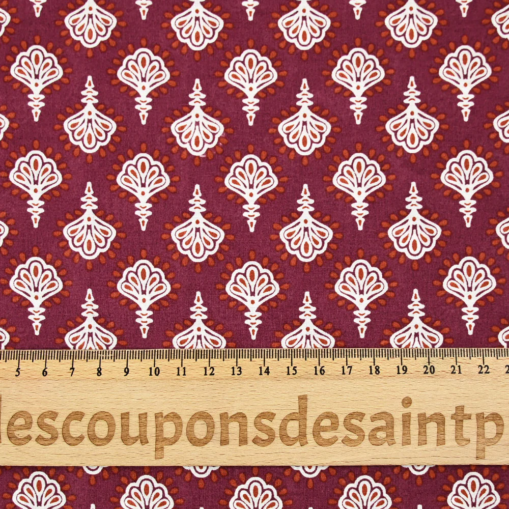 Coton indien imprimé Vamika ornements blanc fond rouge amarante - Image 3